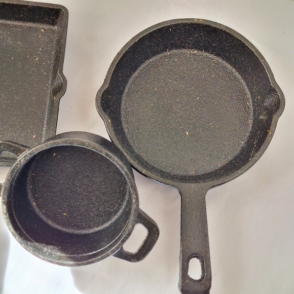 Crofton Cast Iron Mini Cookware Set of 3 - Picture 3 of 8